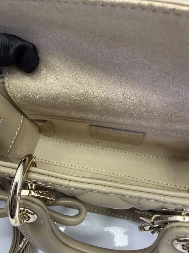 Mini bolsa Dior bege taupe Cannage com laço e alça superior - Bege taupe - DI006