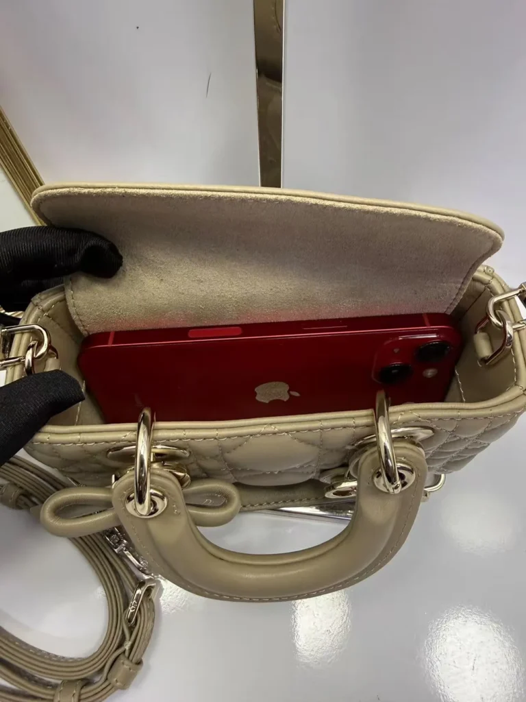 Mini bolsa Dior bege taupe Cannage com laço e alça superior - Bege taupe - DI006