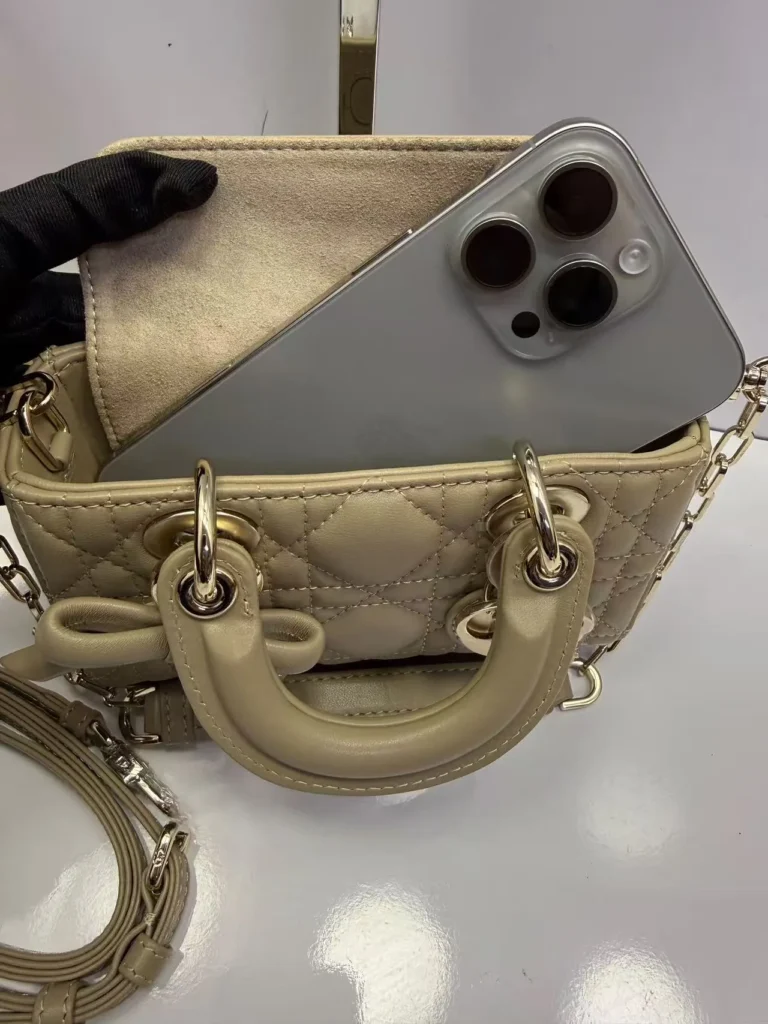 Mini bolsa Dior bege taupe Cannage com laço e alça superior - Bege taupe - DI006