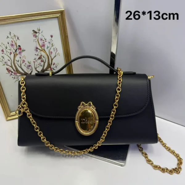Bolsa Dior preta oval com logo e corrente - Preto - DI007