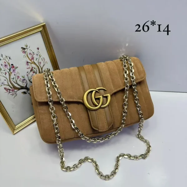 Bolsa Gucci bege e marrom em lona GG monogram com corrente - Bege com detalhes marrom-escuros - GU074