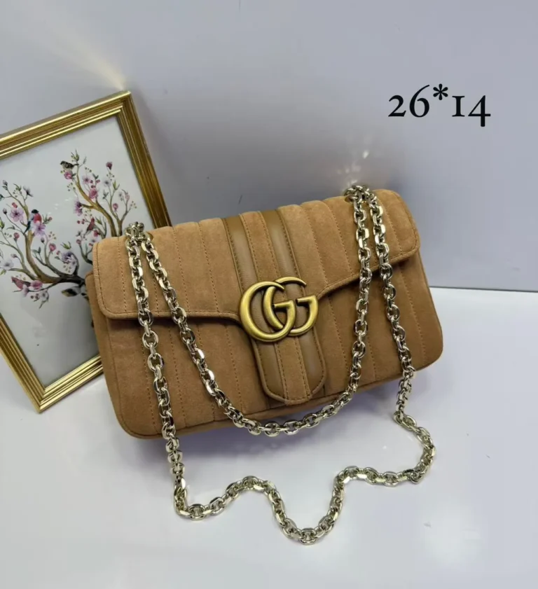 Bolsa Gucci bege e marrom em lona GG monogram com corrente - Bege com detalhes marrom-escuros - GU074