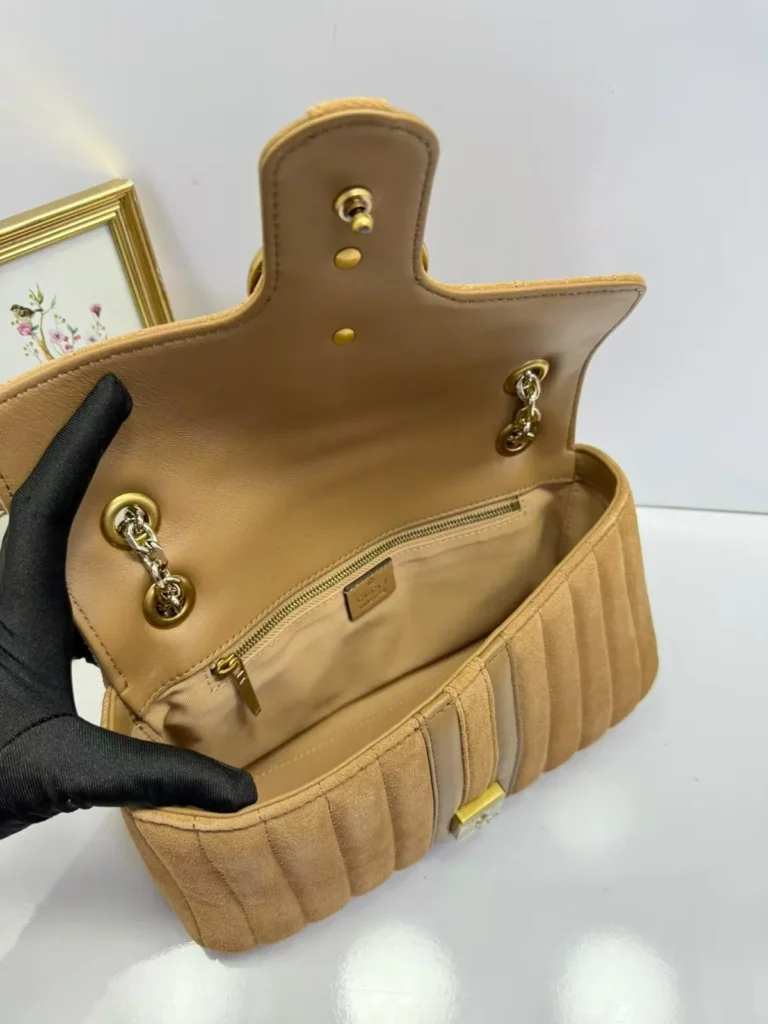 Bolsa Gucci bege e marrom em lona GG monogram com corrente - Bege com detalhes marrom-escuros - GU074