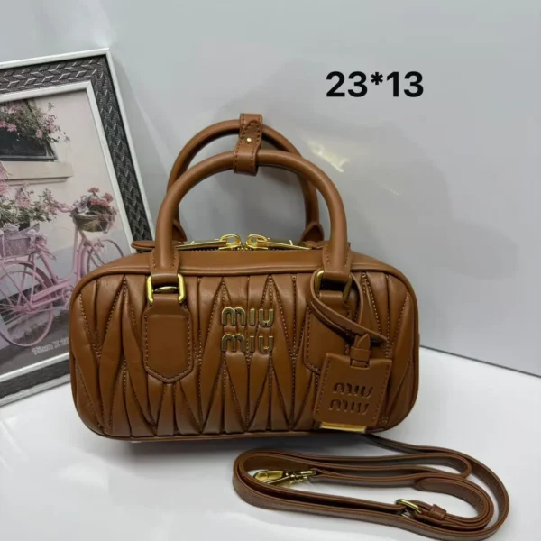 Bolsa Miu Miu marrom caramelo em matelassê com alça superior - Marrom caramelo - MM001