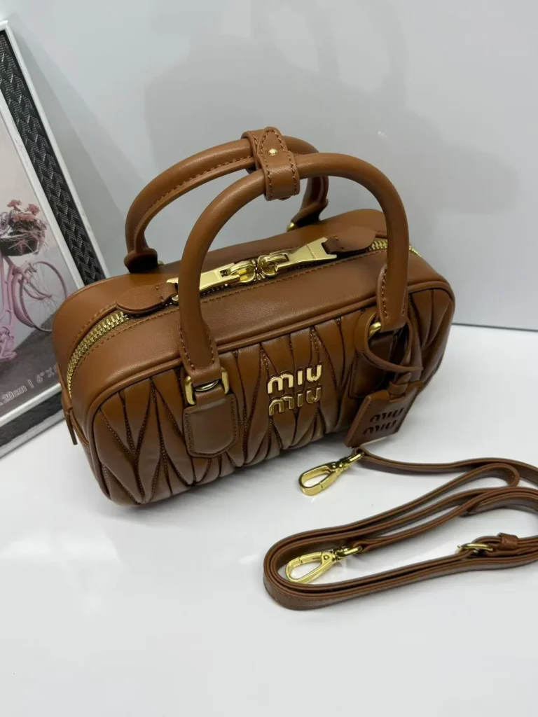 Bolsa Miu Miu marrom caramelo em matelassê com alça superior - Marrom caramelo - MM001