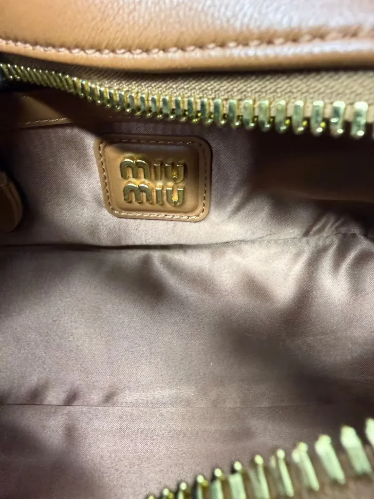 Bolsa Miu Miu marrom caramelo em matelassê com alça superior - Marrom caramelo - MM001
