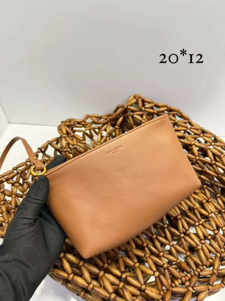 Bolsa tote Saint Laurent marrom com contas de madeira e nécessaire - Marrom nogueira - YSL092